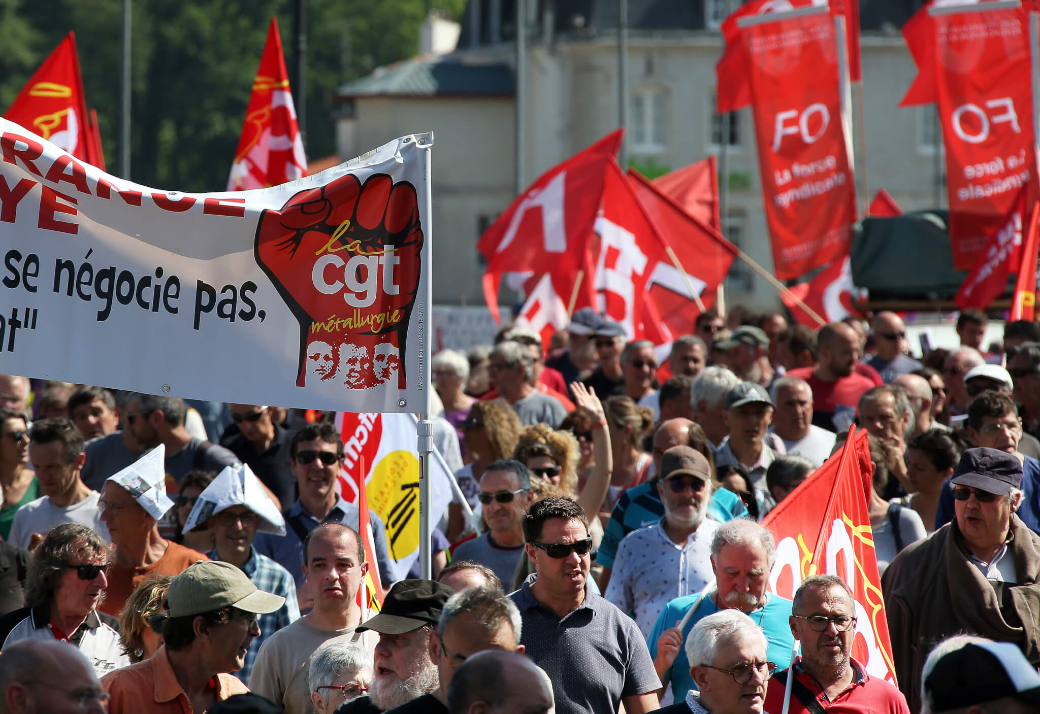 Francúzi demonštrujúci proti dôchodkovej reforme