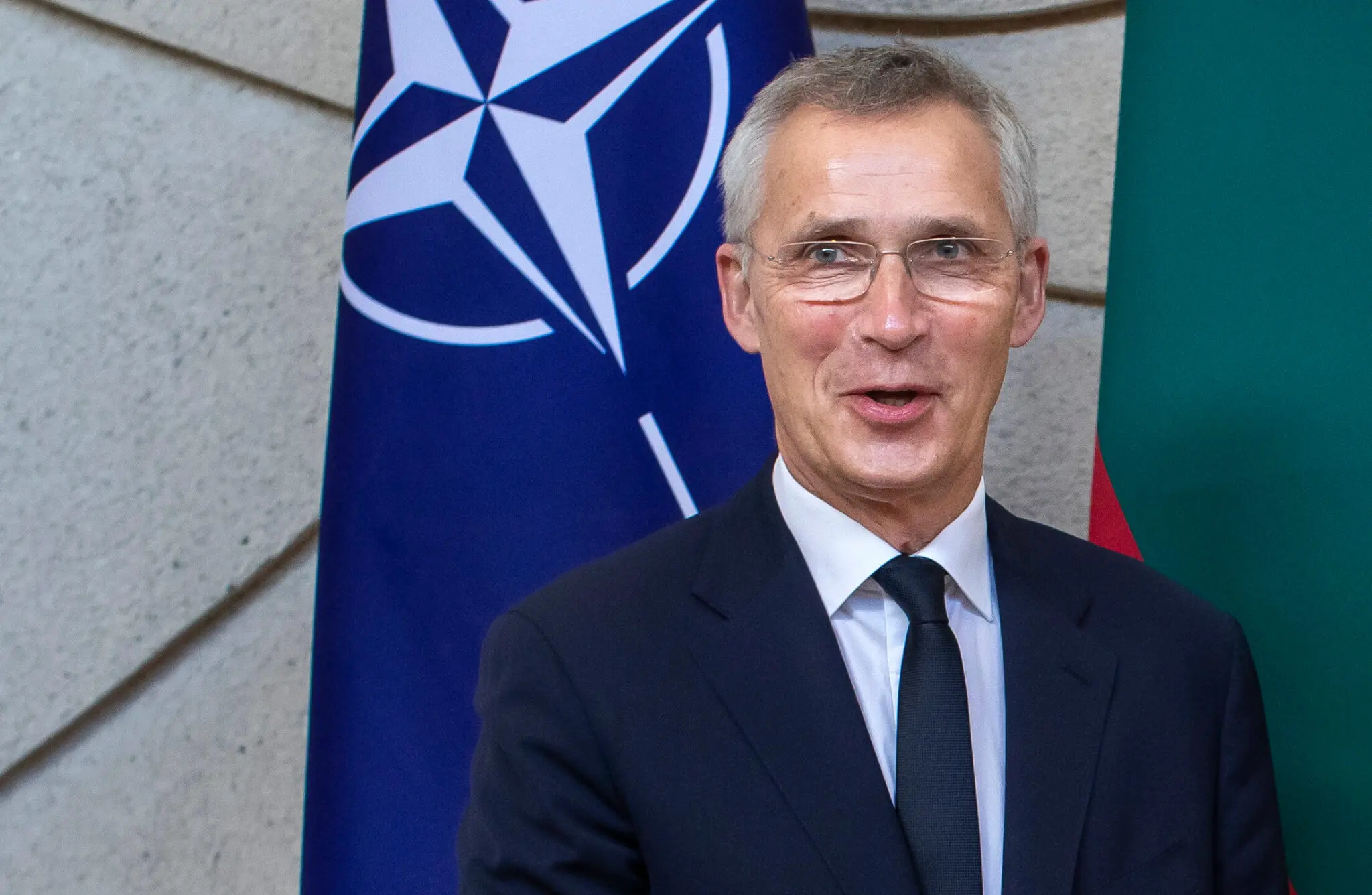 Na snímke generálny tajomník NATO Jens Stoltenberg pred stretnutím vo Vilniuse 27. júna 2023. FOTO TASR/AP