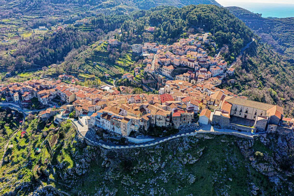 Aieta Zdroj: X - Arte e architettura in Calabria di Peppe Lombardo