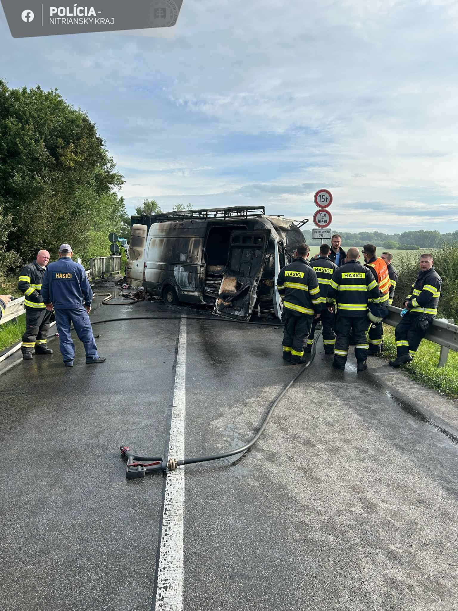 Kolárovo nehoda kamión dodávka