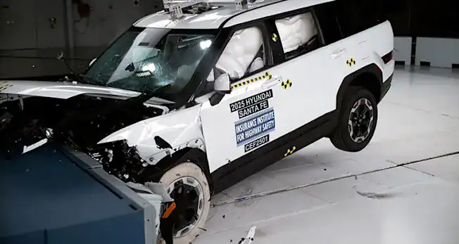 Crash test modelu Santa Fe, Zdroj: IIHS