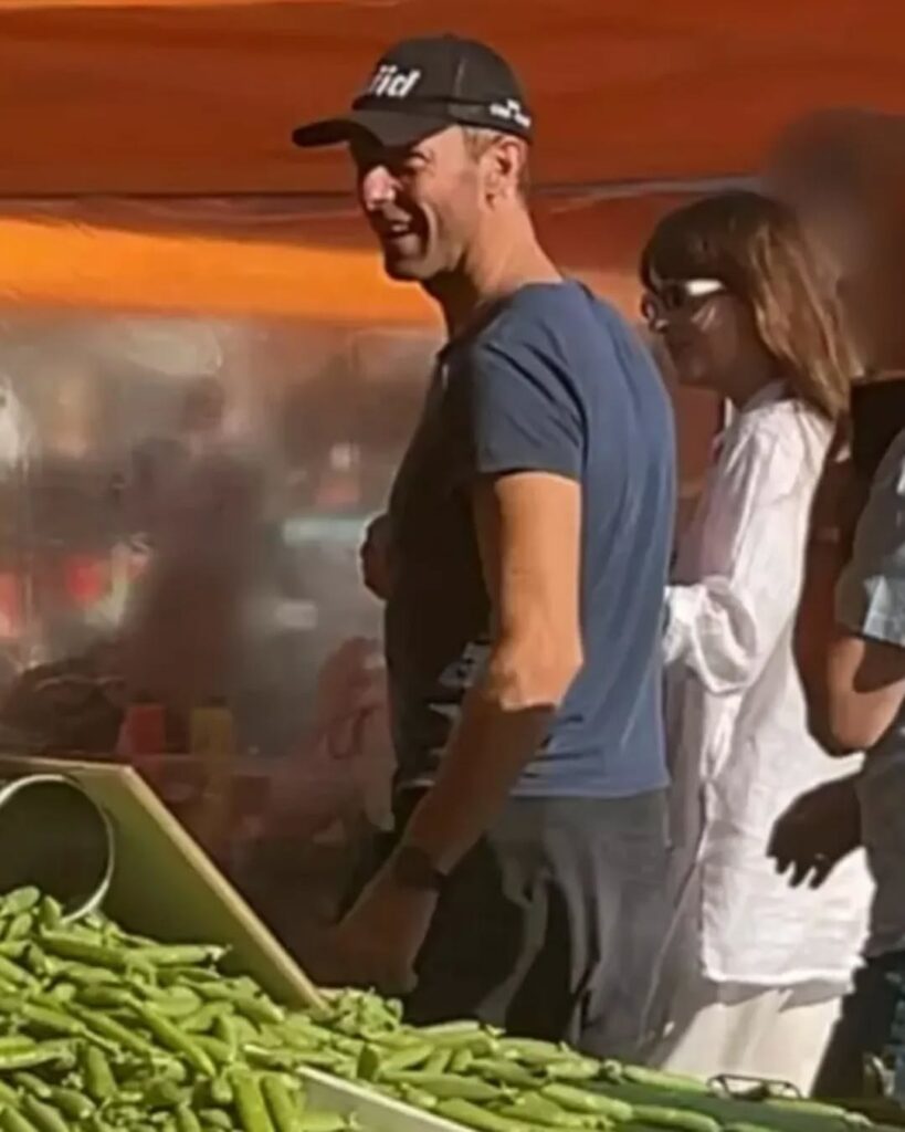 Dakota Johnson, Chris Martin