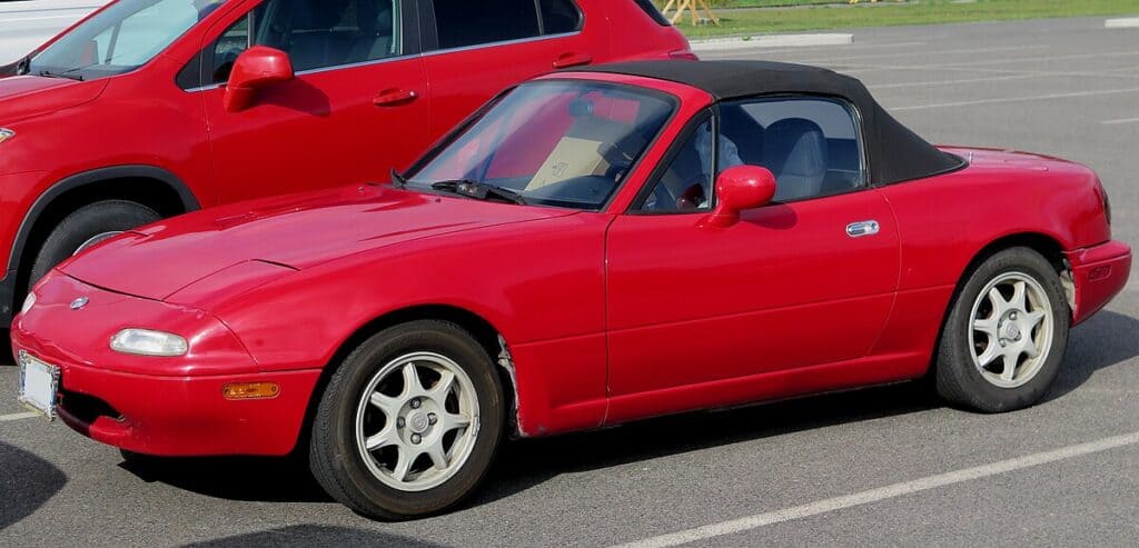 Mazda MX-5 je najzábavnejší malý roadster, ktorý vám vyčarí úsmev v každej zákrute., Zdroj: Wikimedia commons