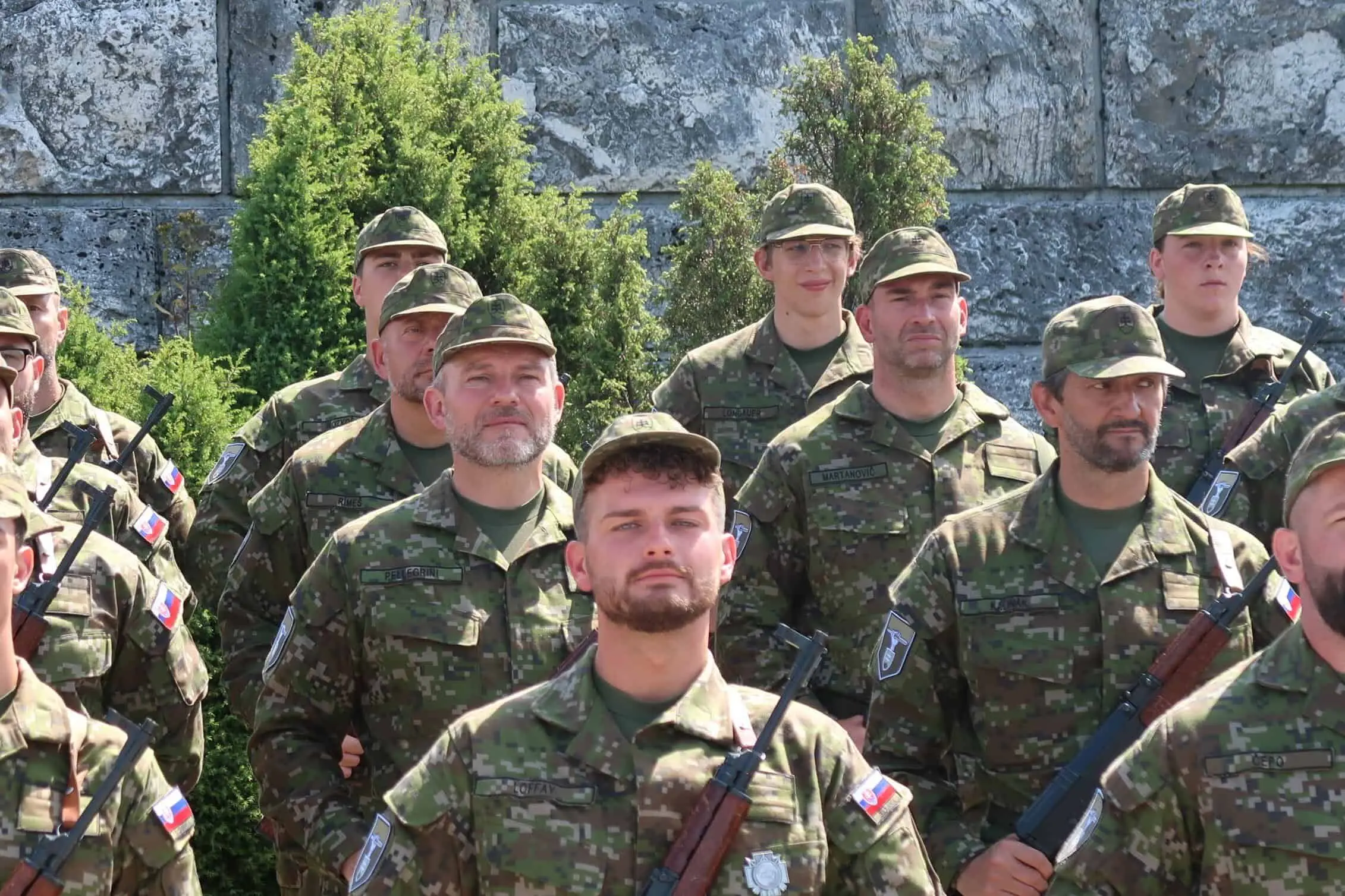 Účastníci pilotného výcviku Národných obranných síl zložili slávnostnú prísahu