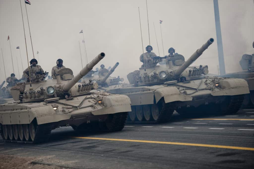 Tanky M-84 počas vojenskej prehliadky Kuvajtu, Zdroj: Wikimedia commons