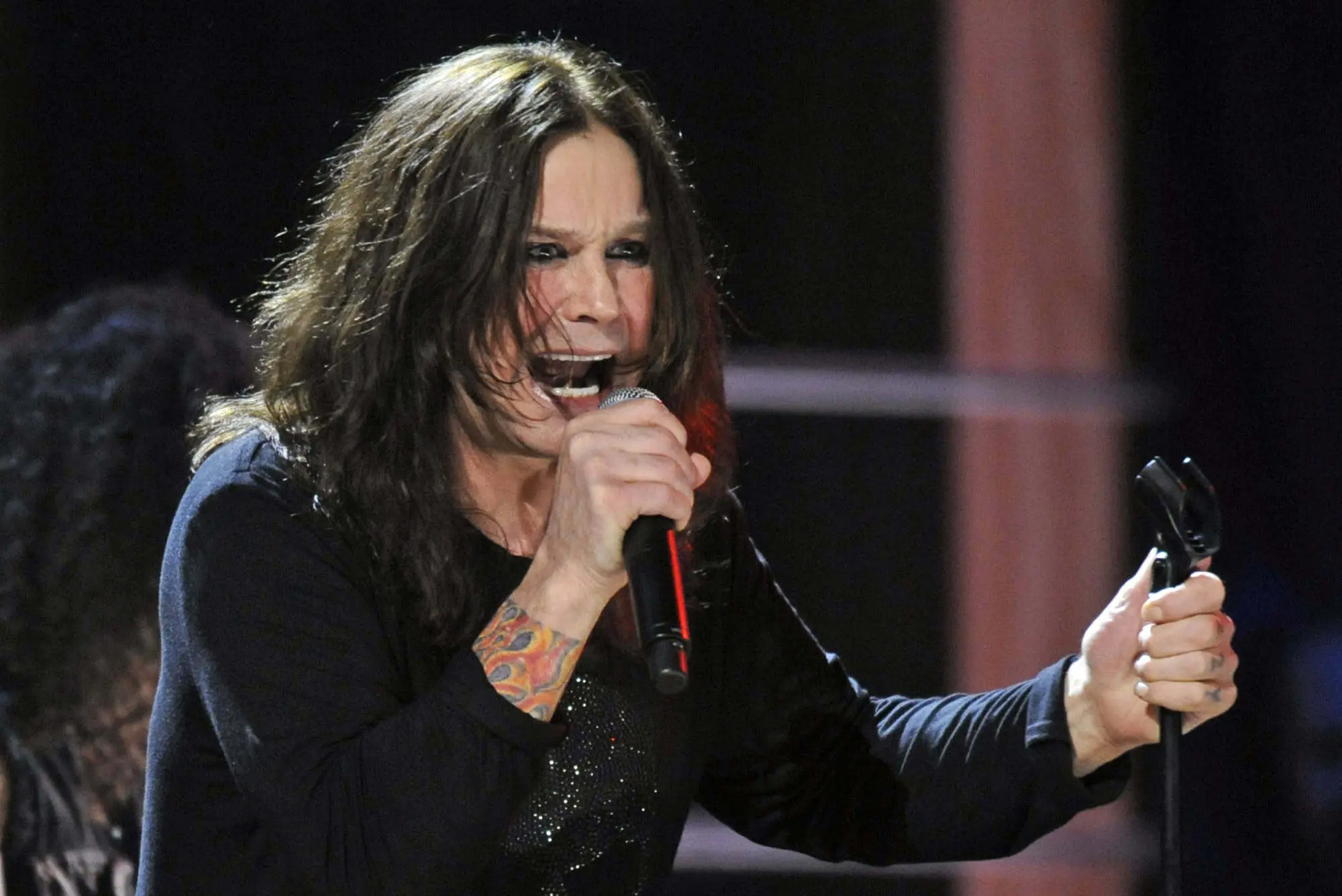 Ozzy Osbourne Ozzy Osbourne vystupuje na koncerte pri príležitosti 25. výročia Rock & Roll Hall of Fame 30. októbra 2009 v New Yorku. Zdroj: TASR/(AP Photo/Henny Ray Abrams, File)