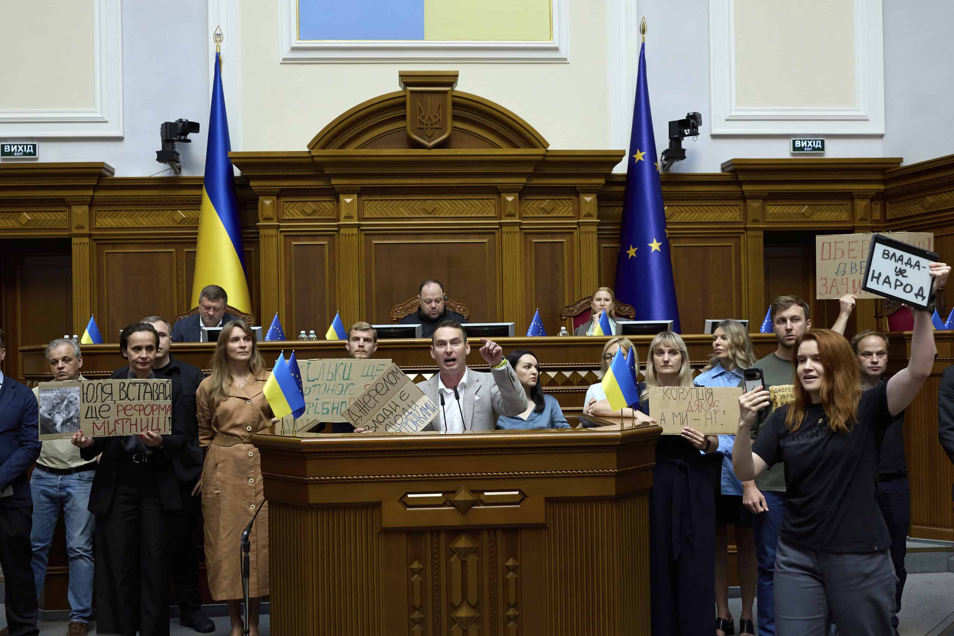 Ukrajinský parlament protikorupčný zákon