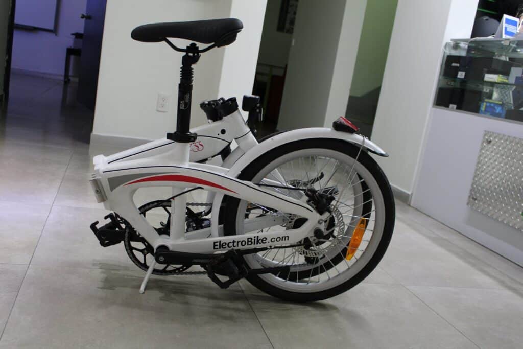 Skladacie elektrobicykle dokázu byť praktické v mestách, Zdroj: X/Alejandro G Villasuso