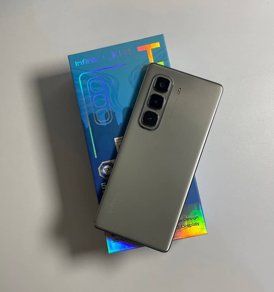 Zaujímavý dizajn, dostatok výkonu a svkelá výdrže batérie v podaní Infinix, Zdroj:X/Mark
