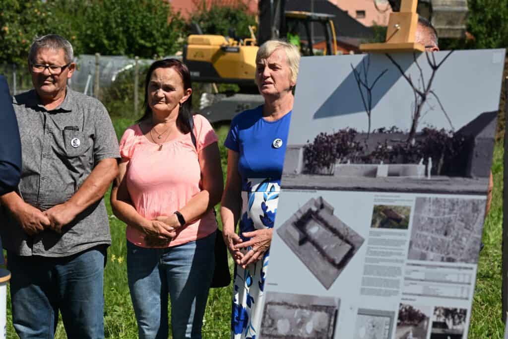 Veľká Mača, Kuciak, Kušnírová, pamätník