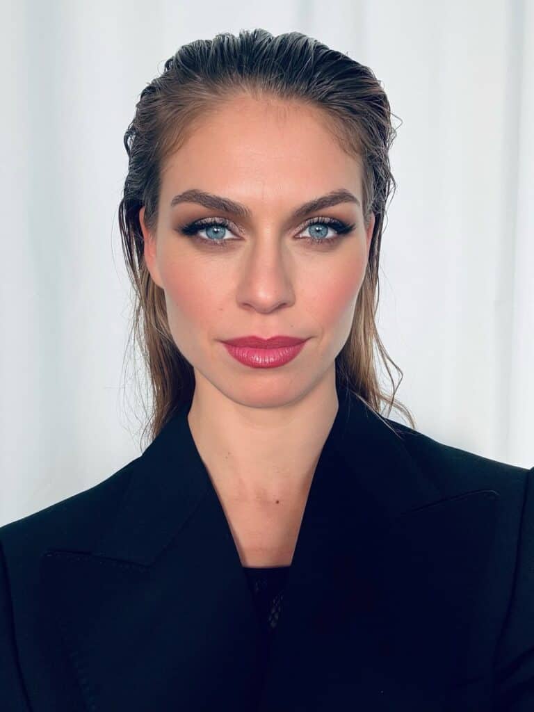 Dunaj, k vašim službám, Adriana Novakov