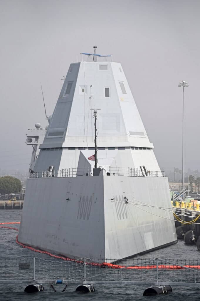 USS Zumwalt pôsobí naozaj futuristicky. Zdroj:X/rocketengine