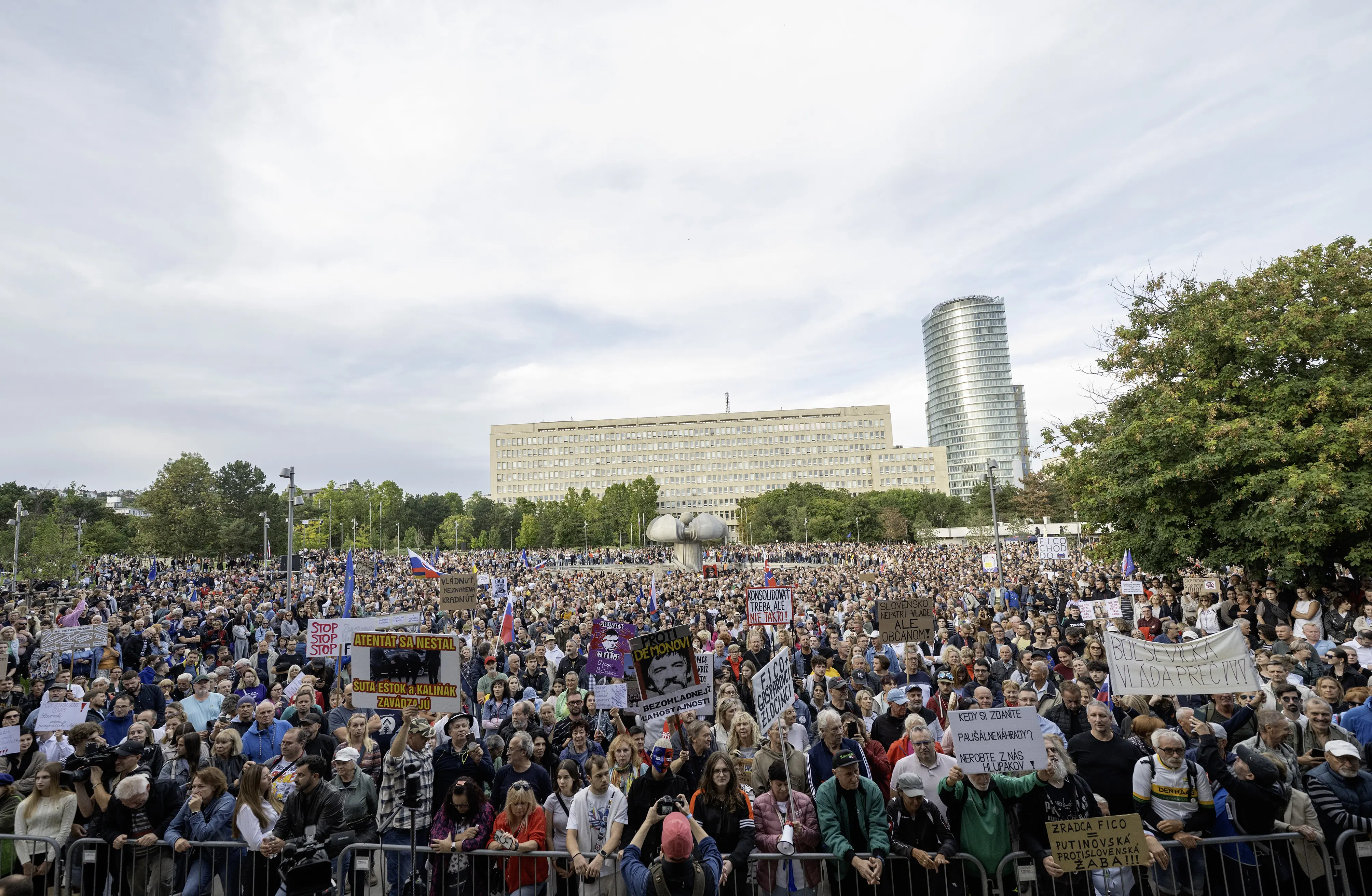 Protest hnutia Progresívne Slovensko proti konsolidácii v Bratislave