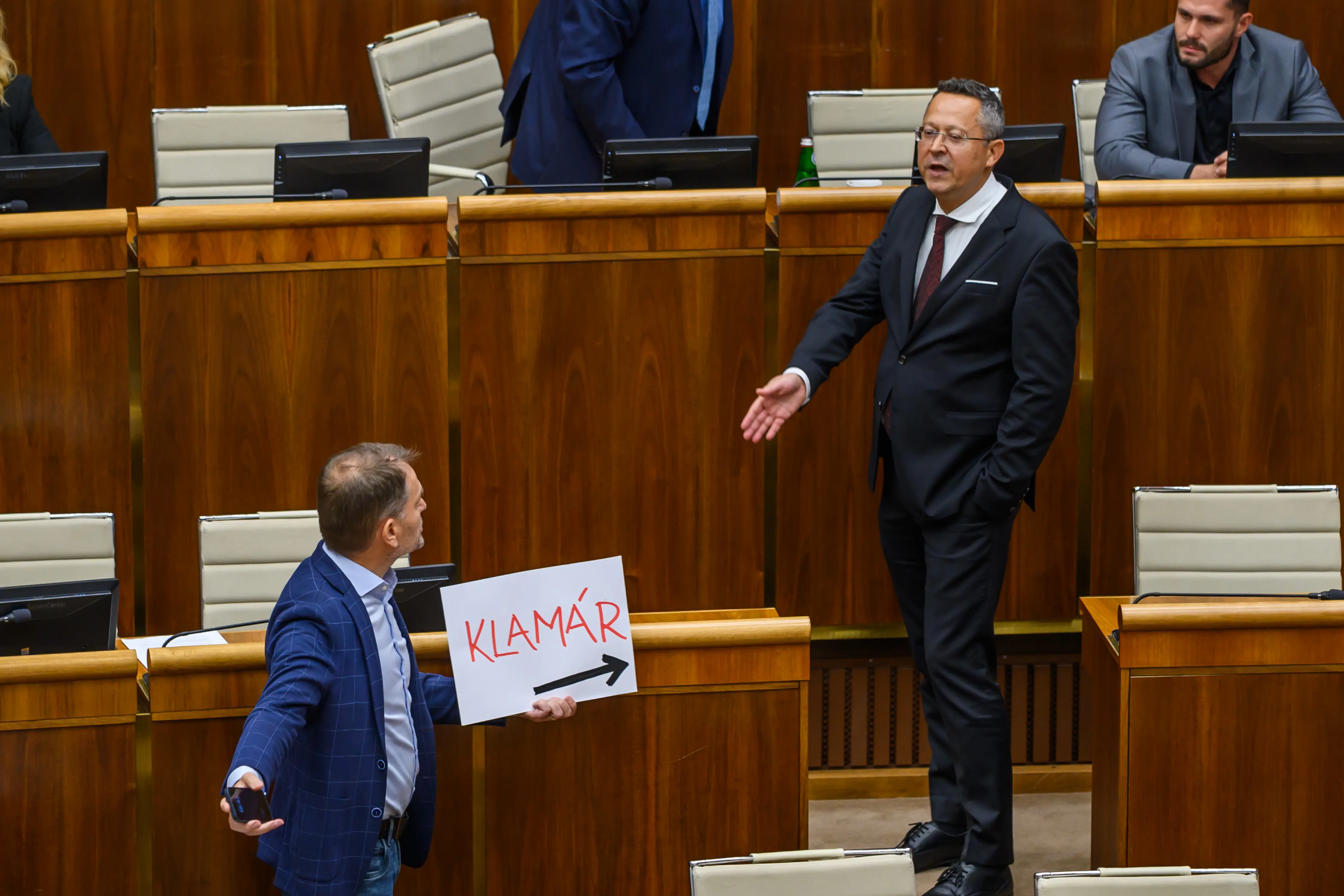 parlament konsolidácia