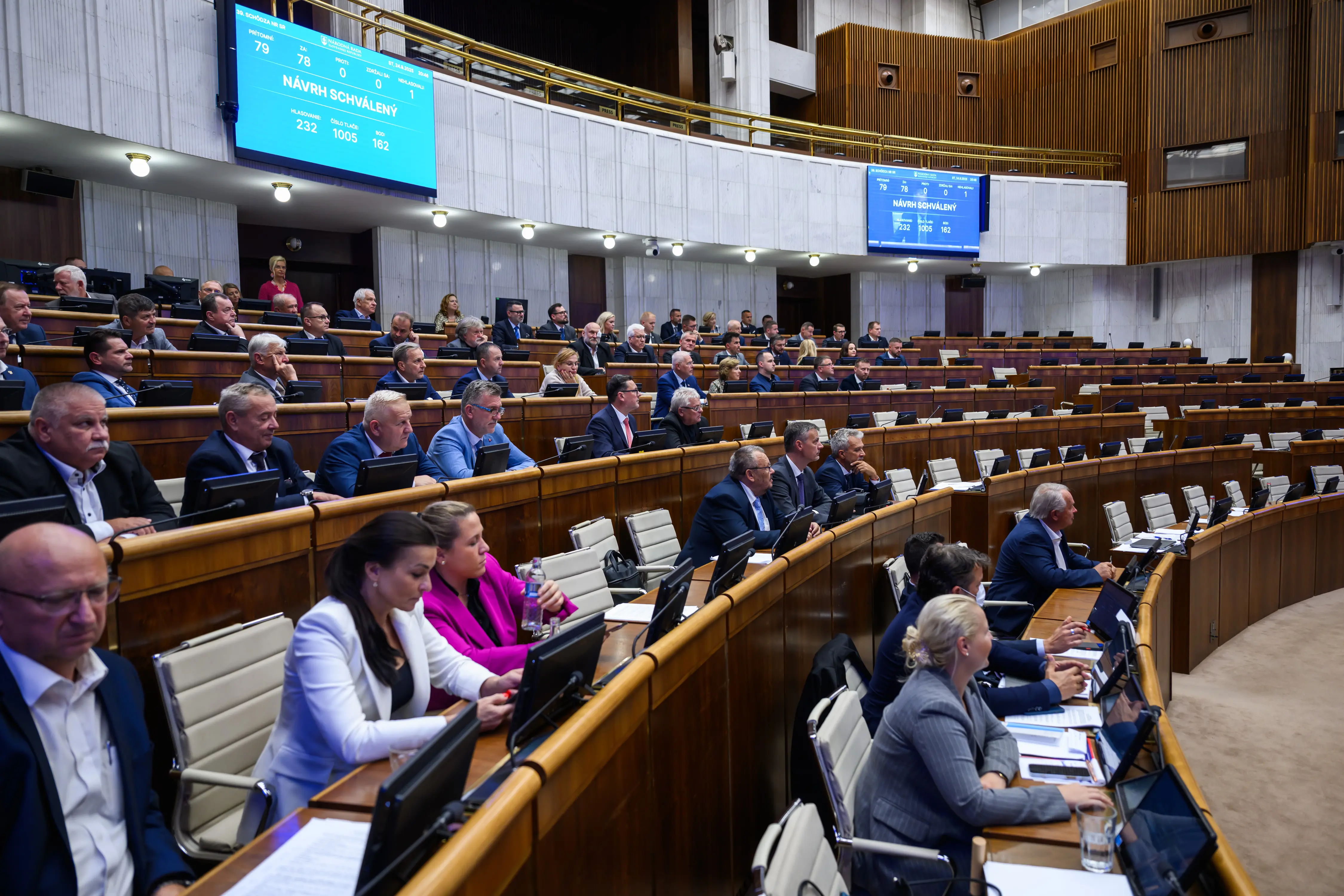 parlament konsolidácia
