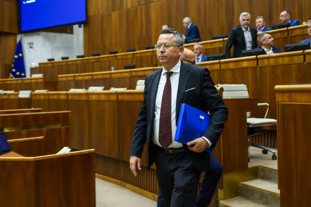 parlament konsolidácia
