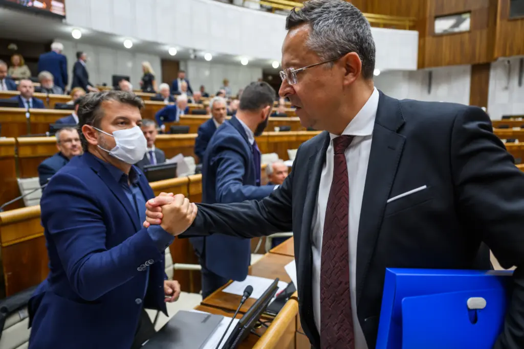 parlament konsolidácia
