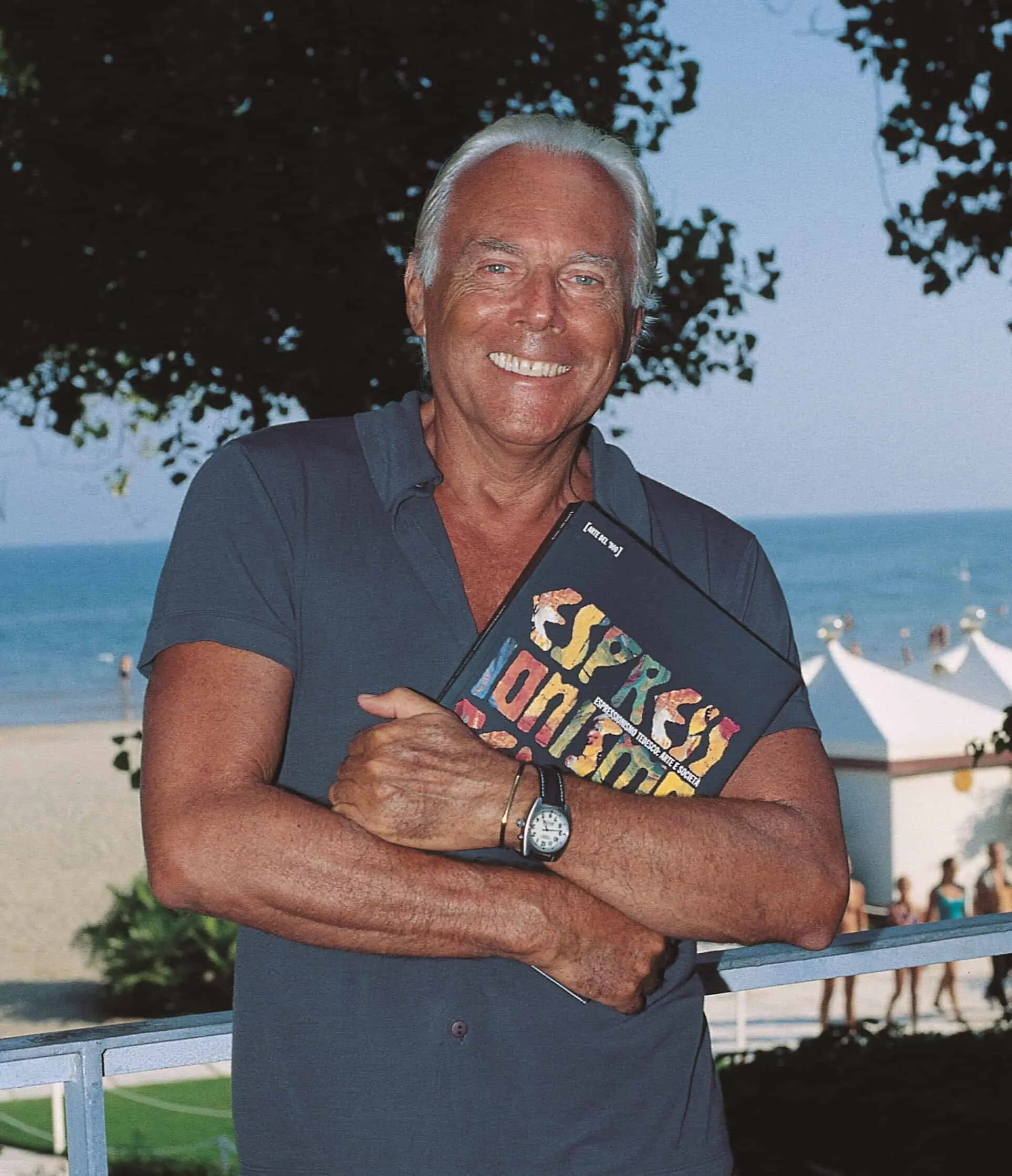 Zdroj: <a href="https://commons.wikimedia.org/wiki/File:GianAngelo_Pistoia_-_Giorgio_Armani_-_Foto_2.tif">GianAngelo Pistoia</a>, <a href="https://creativecommons.org/licenses/by-sa/3.0">CC BY-SA 3.0</a>, via Wikimedia Commons