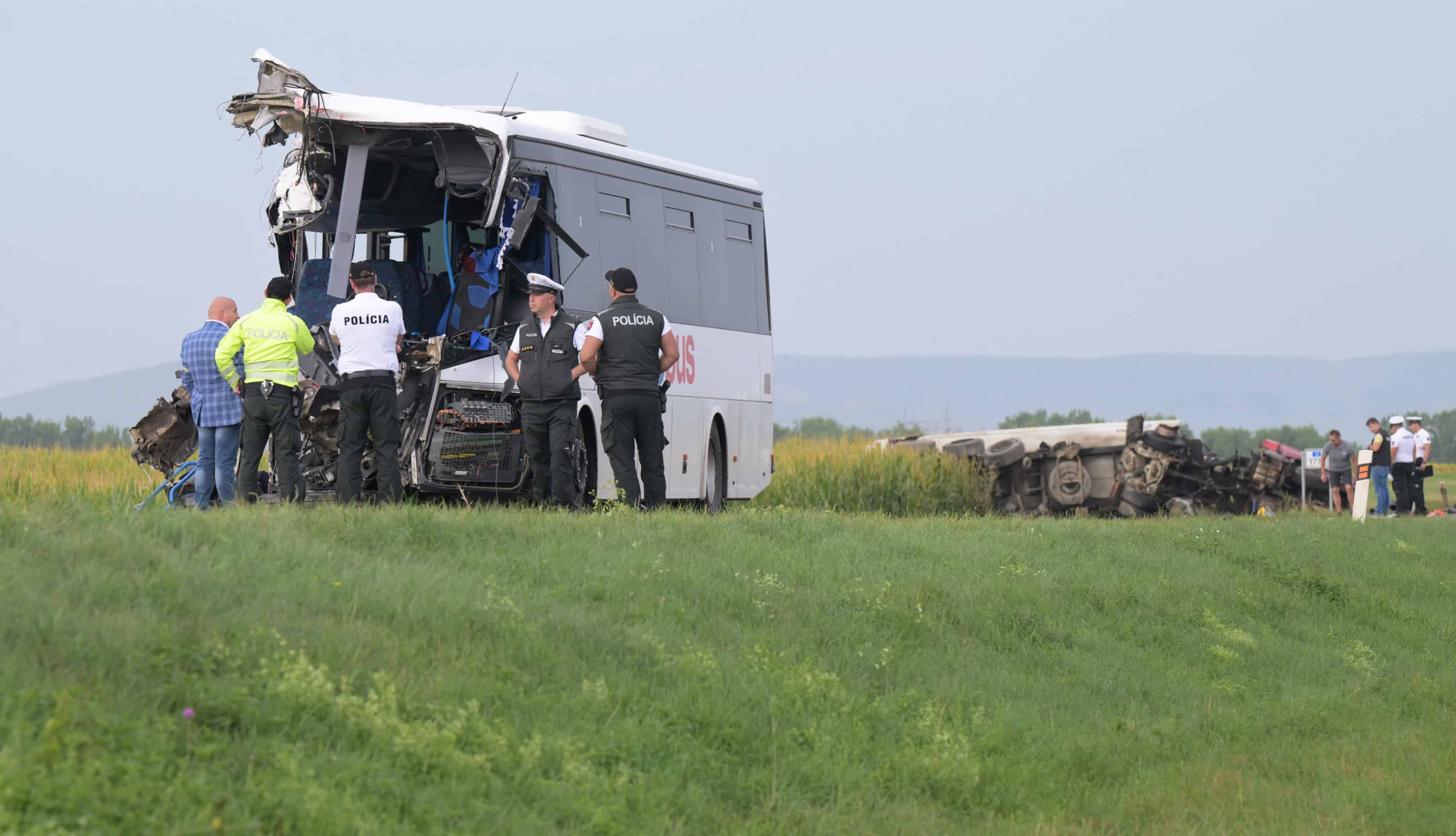 Drienovec nehoda autobusu a kamiónu