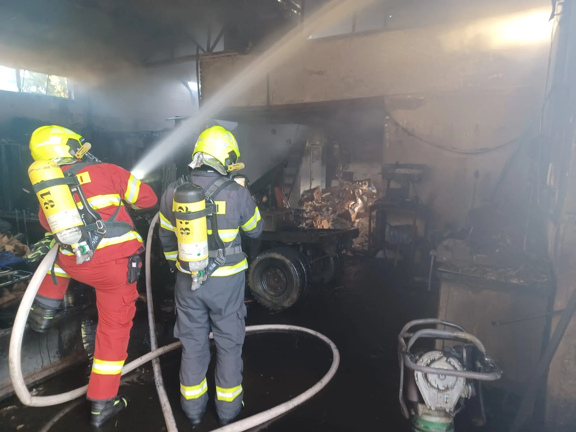 požiar autoservisu vo Vrakuni