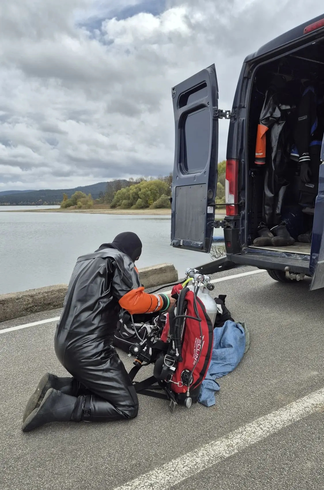 Lipno priehrada auto telá