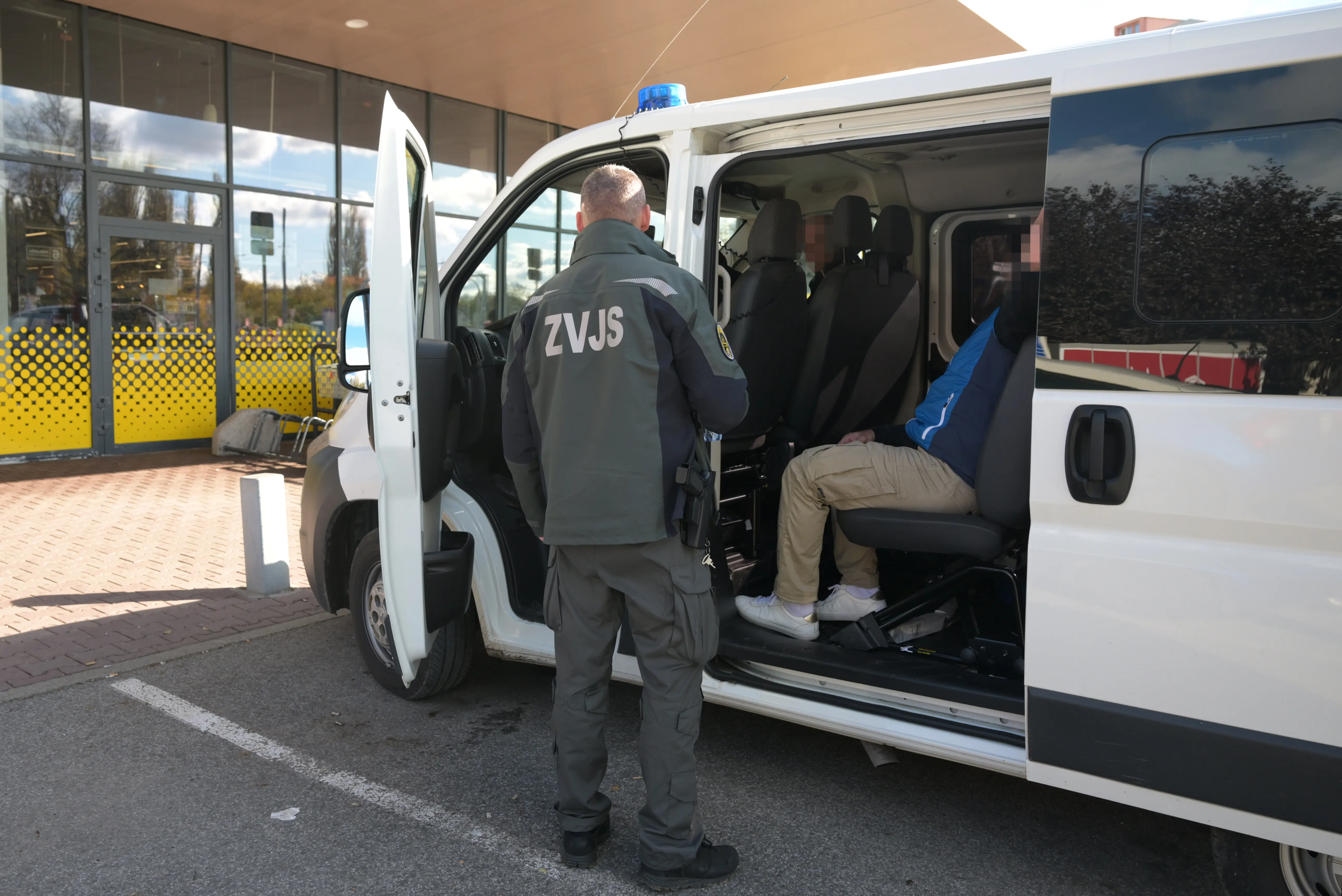 polícia väzeň pátranie