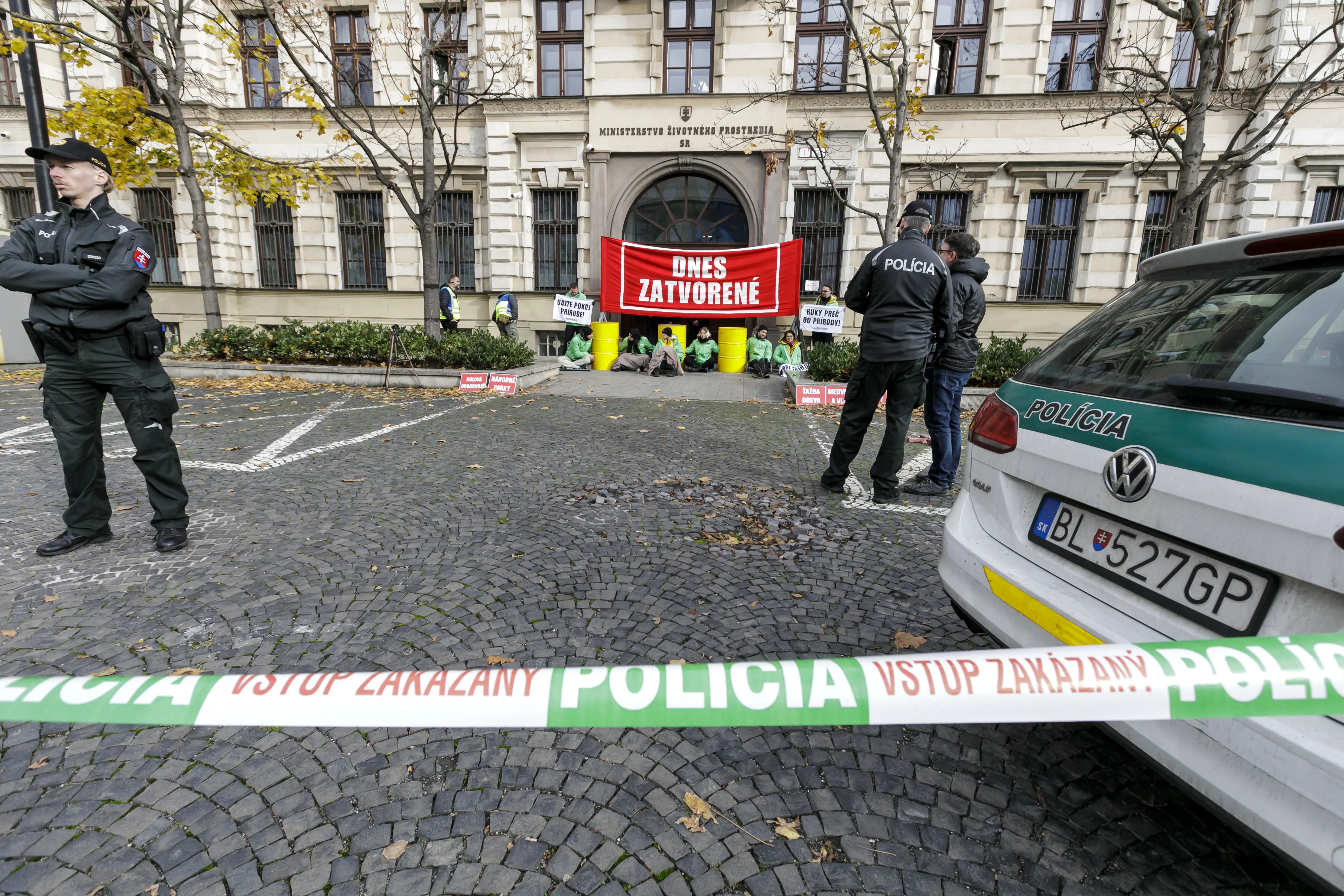 Protest organizácie Greenpeace Slovensko v Bratislave ministerstvo
