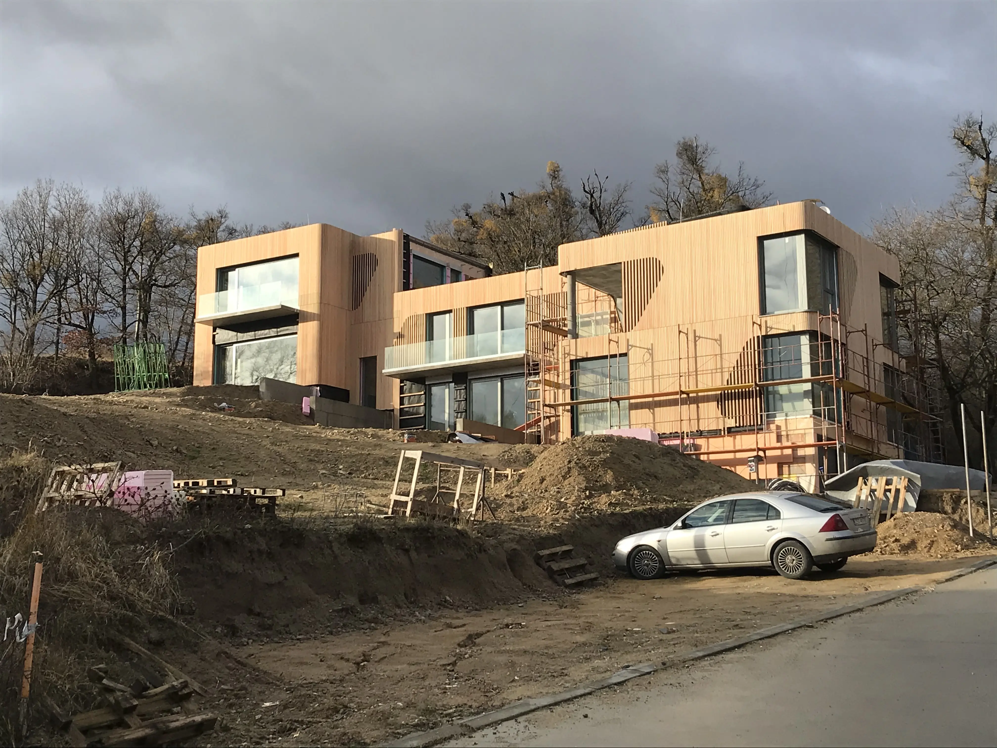 Vila Amonra, Limbach