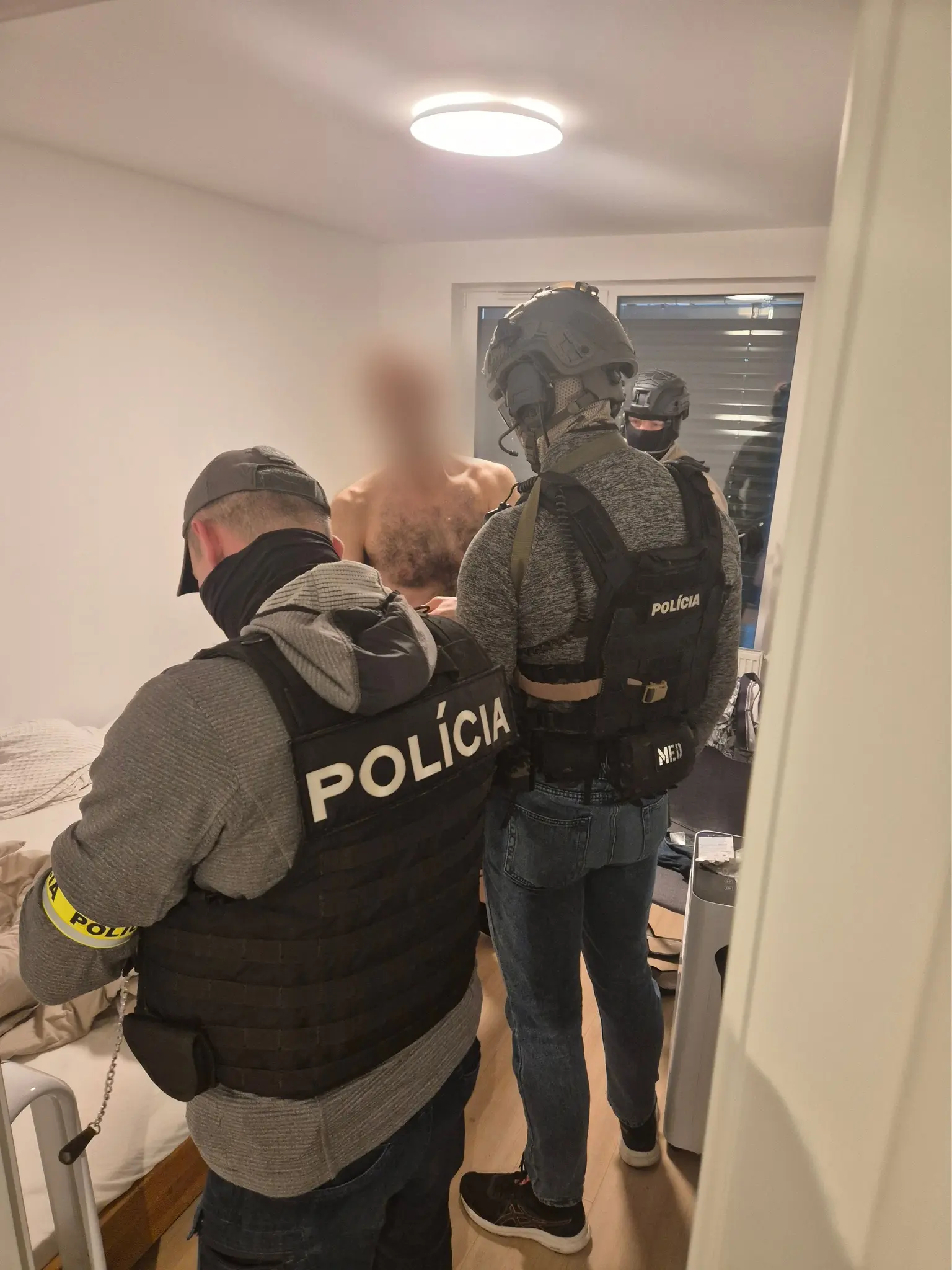 Poliak polícia zadržanie