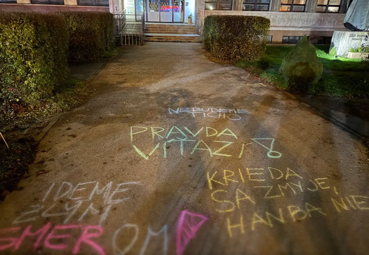 kriedové nápisy, Katolícka univerzita, Ružomberok