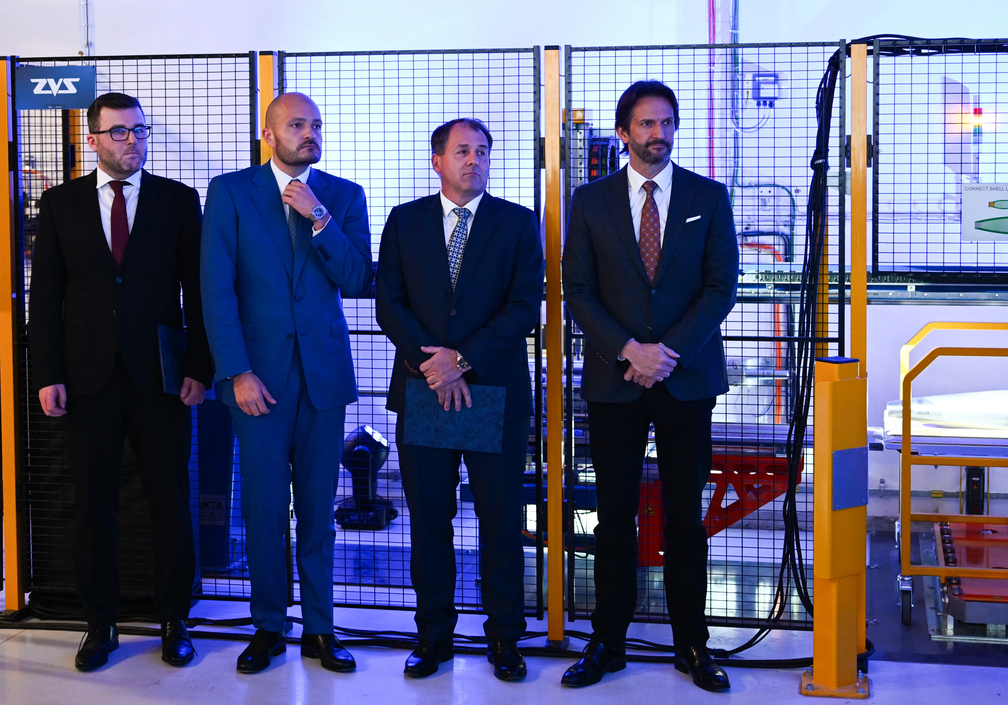 Na snímke sprava minister obrany Slovenskej republiky Robert Kaliòák (SMER - SD), generálny riadite¾ MSM Marián Goga a predseda predstavenstva Czechoslovak Group Michal Strnad a generály riadite¾ ZVS Holding Jakub Krchòavý poèas slávnostného spustenia do prevádzky novej automatizovanej linky na plnenie tiel munície s kalibrom 155 mm v závode ZVS Holding v Dubnici nad Váhom v utorok 16. decembra 2025. FOTO TASR - Martin Medòanský *** Local Caption ***