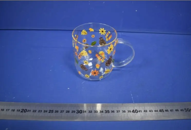 sklenený pohár z Číny