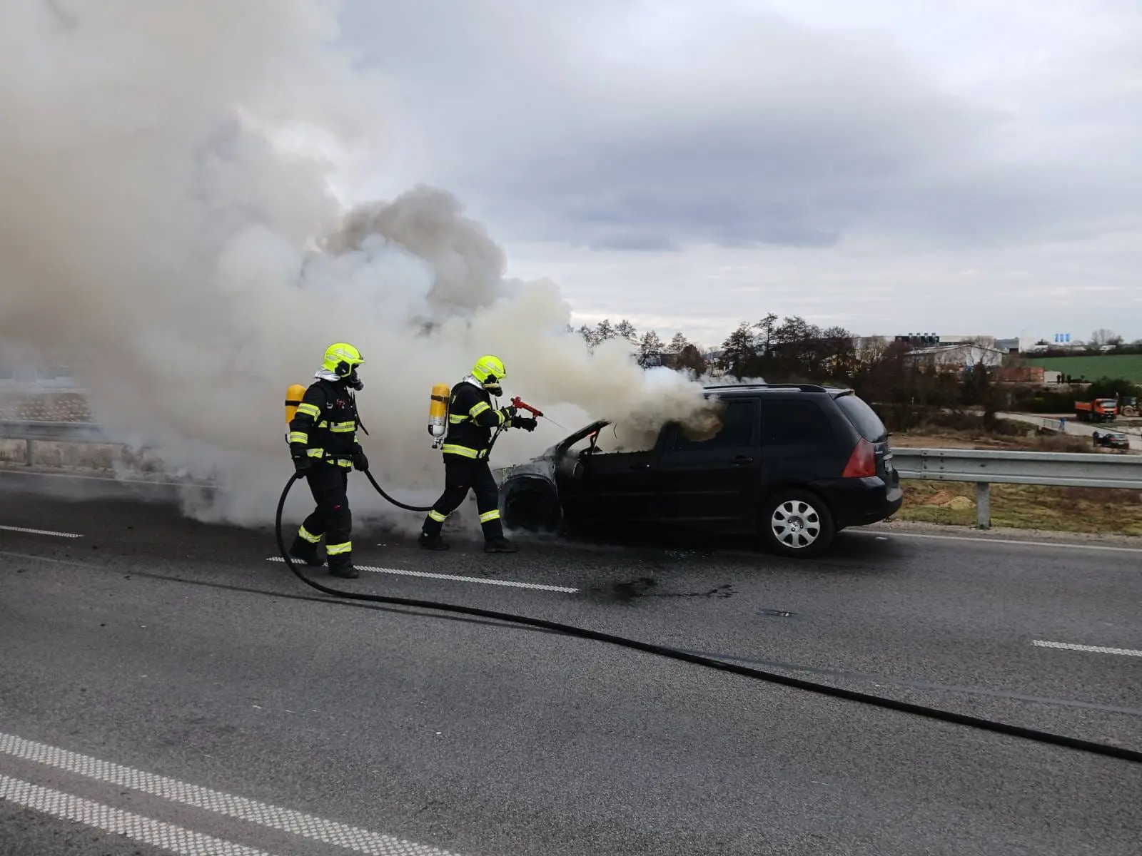 požiar auta v Trenčianskej Turnej