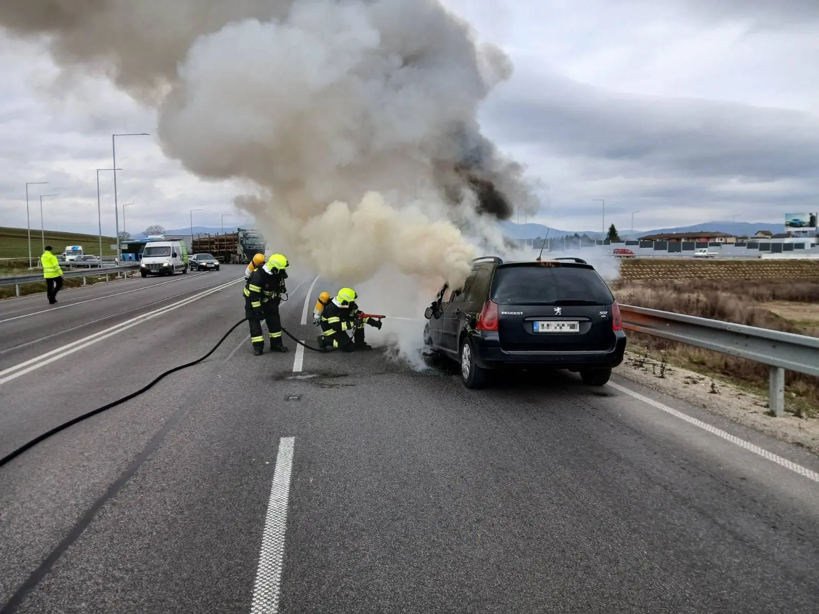 požiar auta v Trenčianskej Turnej