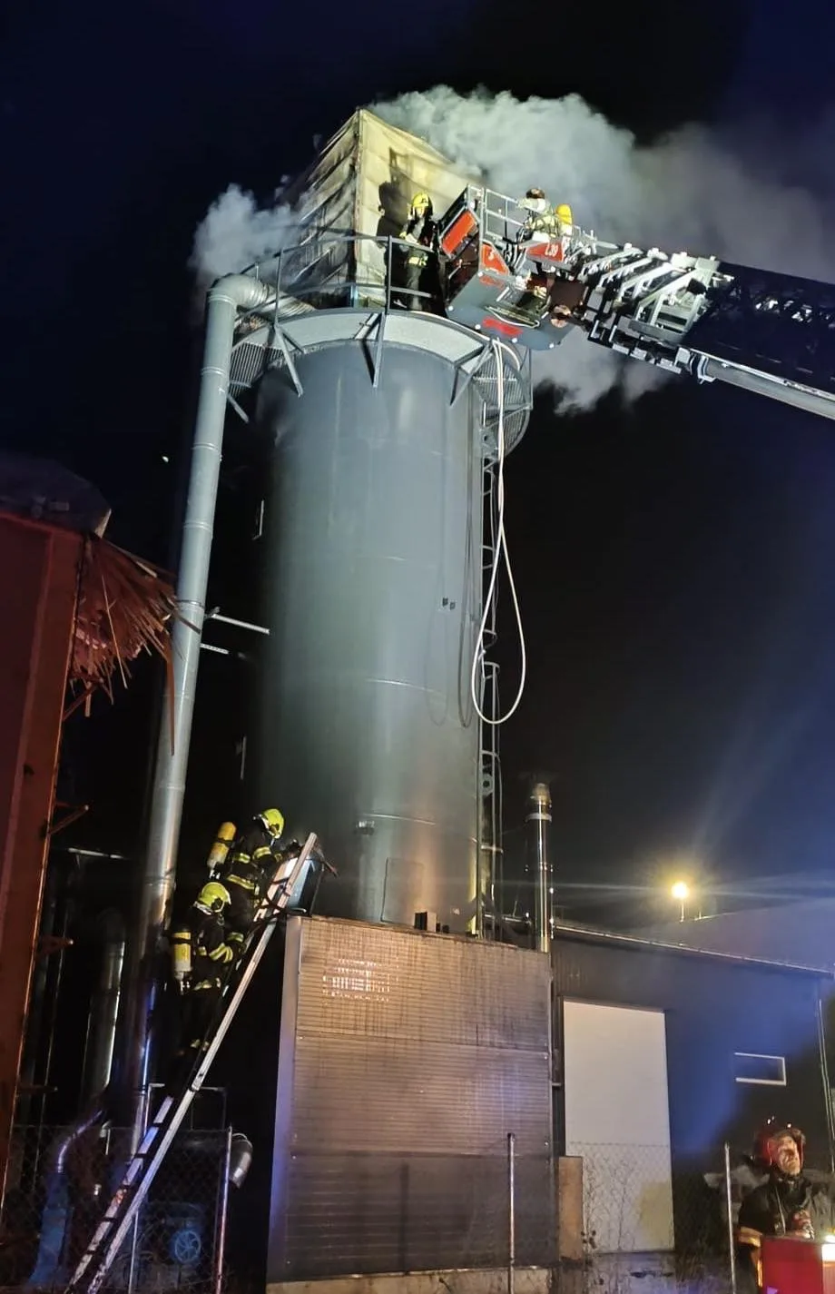 požiar v areáli firmy v Prievidzi