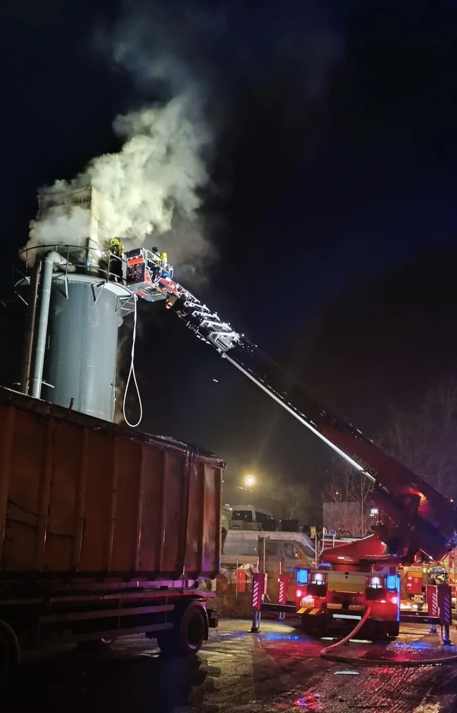 požiar v areáli firmy v Prievidzi