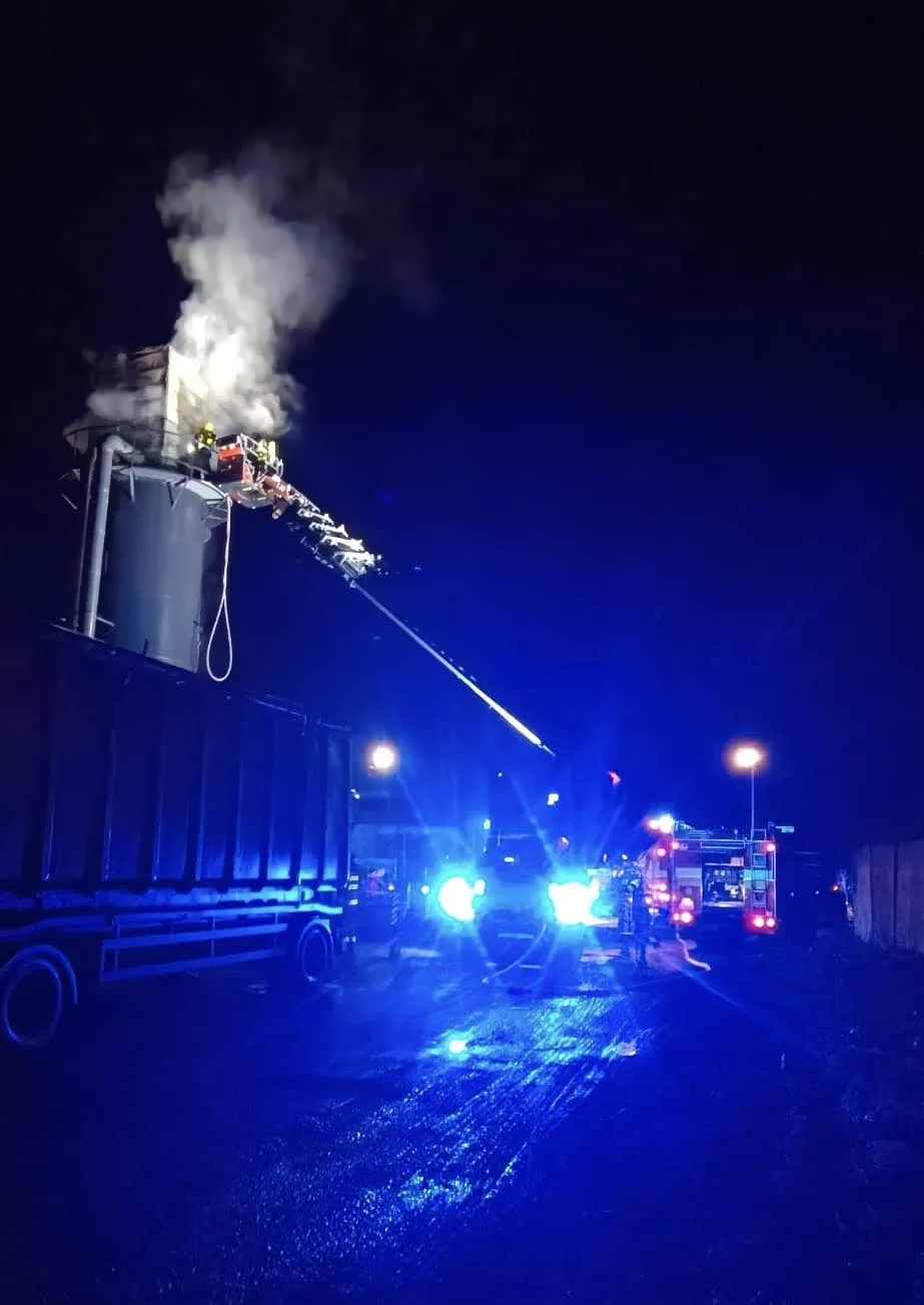 požiar v areáli firmy v Prievidzi