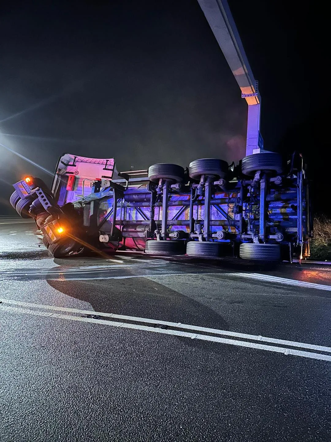 únik nebezpečnej látky pri Svrčinovci nehoda kamión