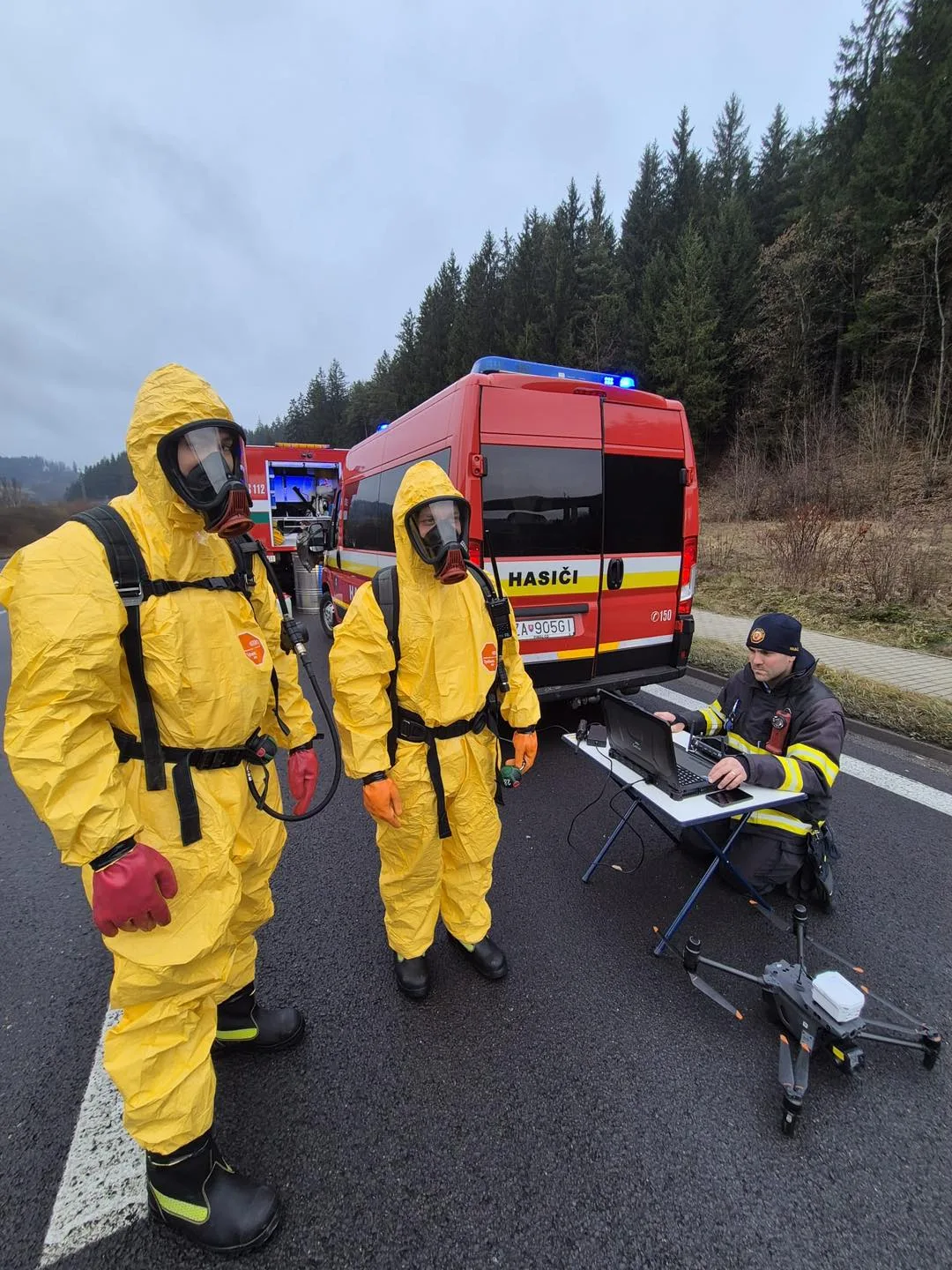 únik nebezpečnej látky pri Svrčinovci nehoda kamión