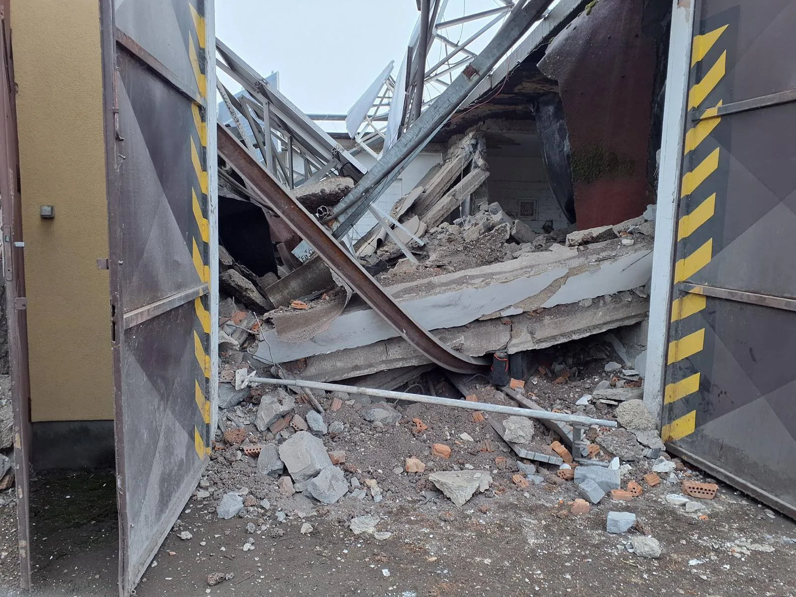 zrútená strecha v Kapušanoch