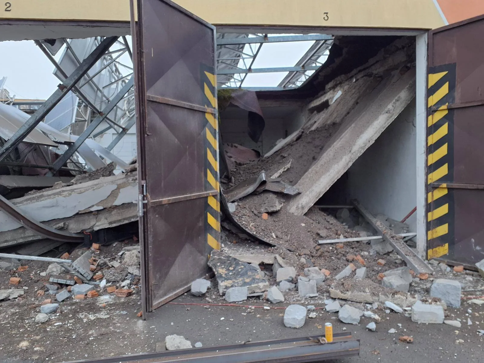 zrútená strecha v Kapušanoch