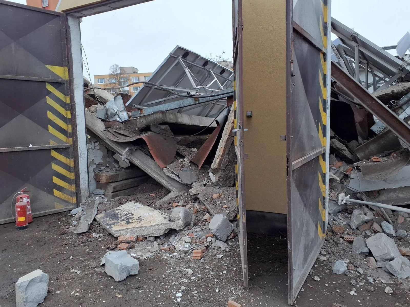 zrútená strecha v Kapušanoch