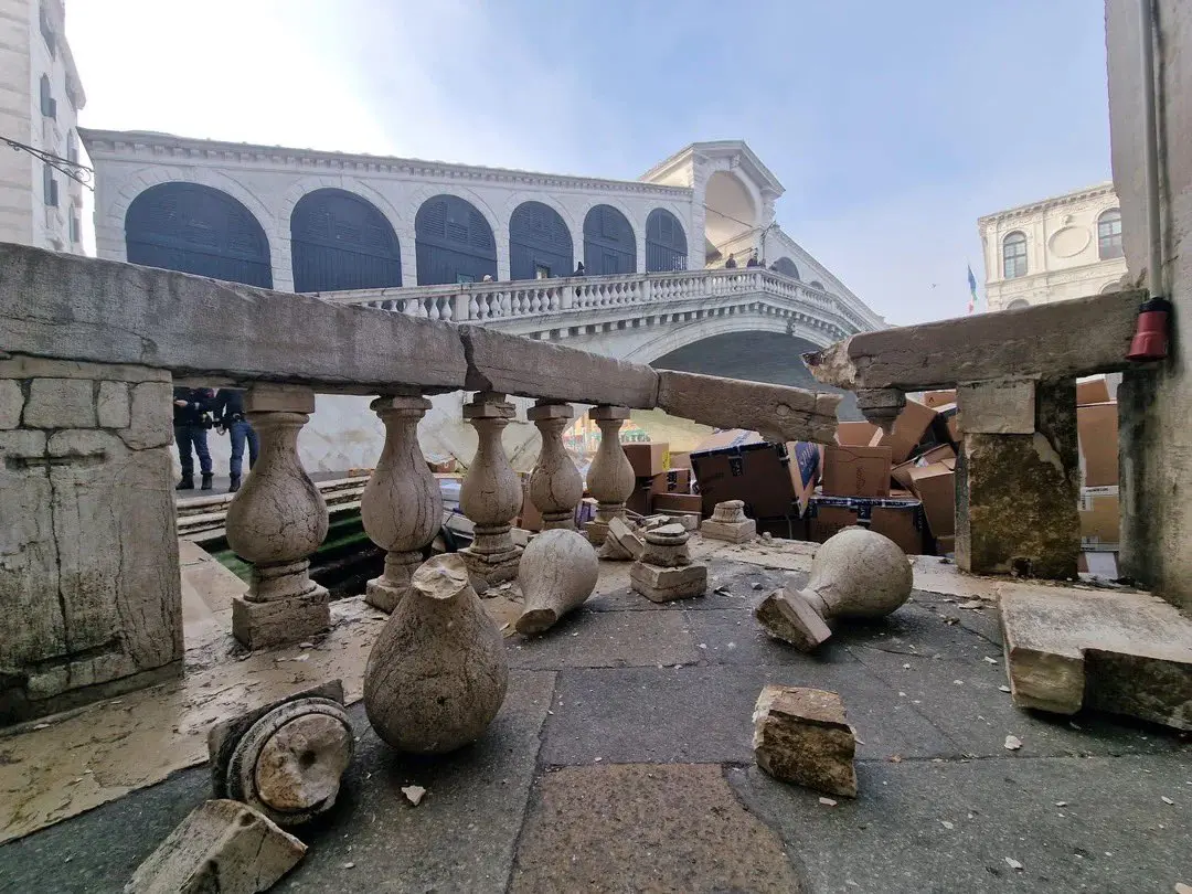 krádež čln Benátky žena