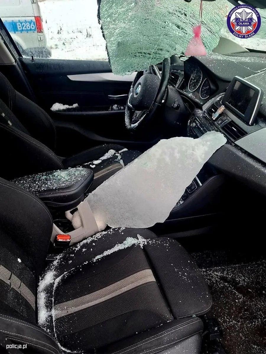 nehoda ľad auto Poľsko