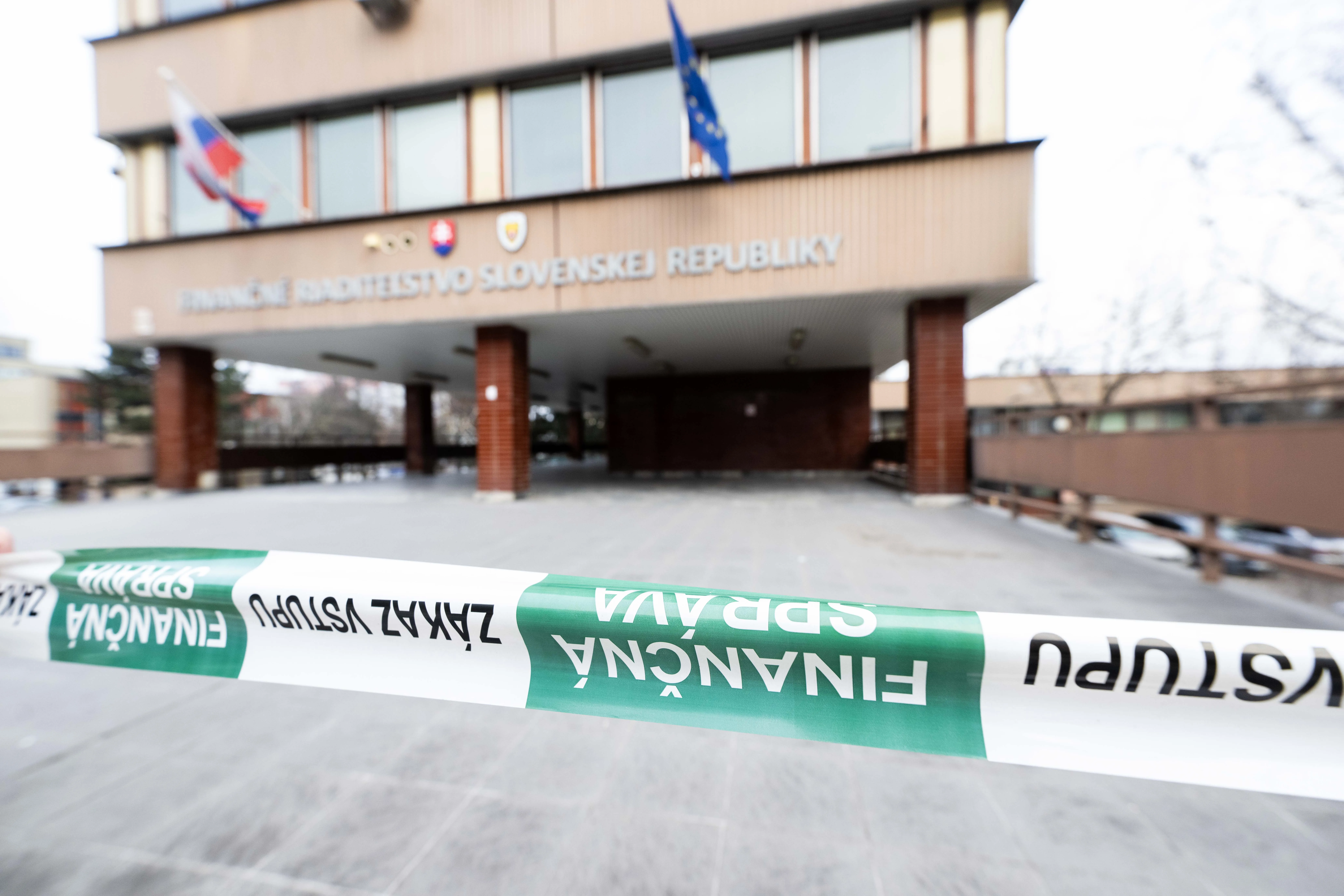 FS riaditeľ vyhrážky evakuácia