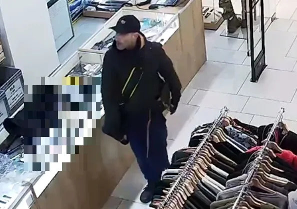 peňaženka platobná karta muž