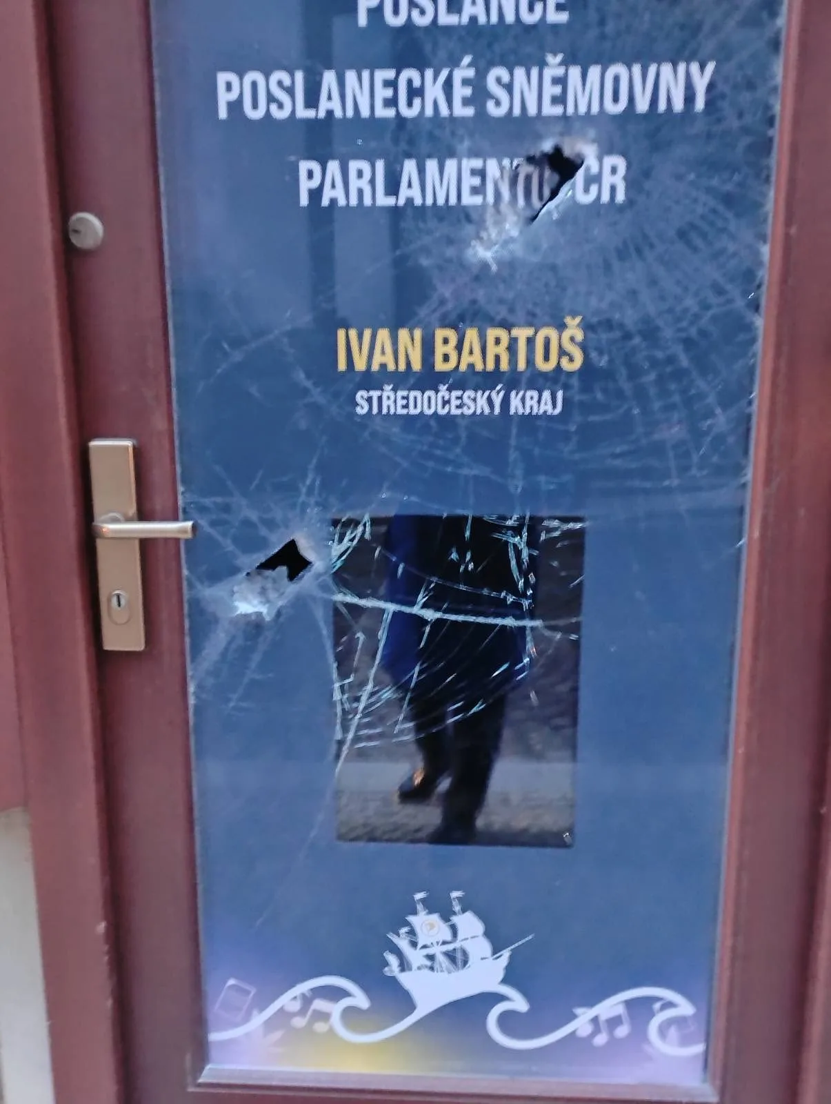 Ivan Bartoš poškodená kancelária