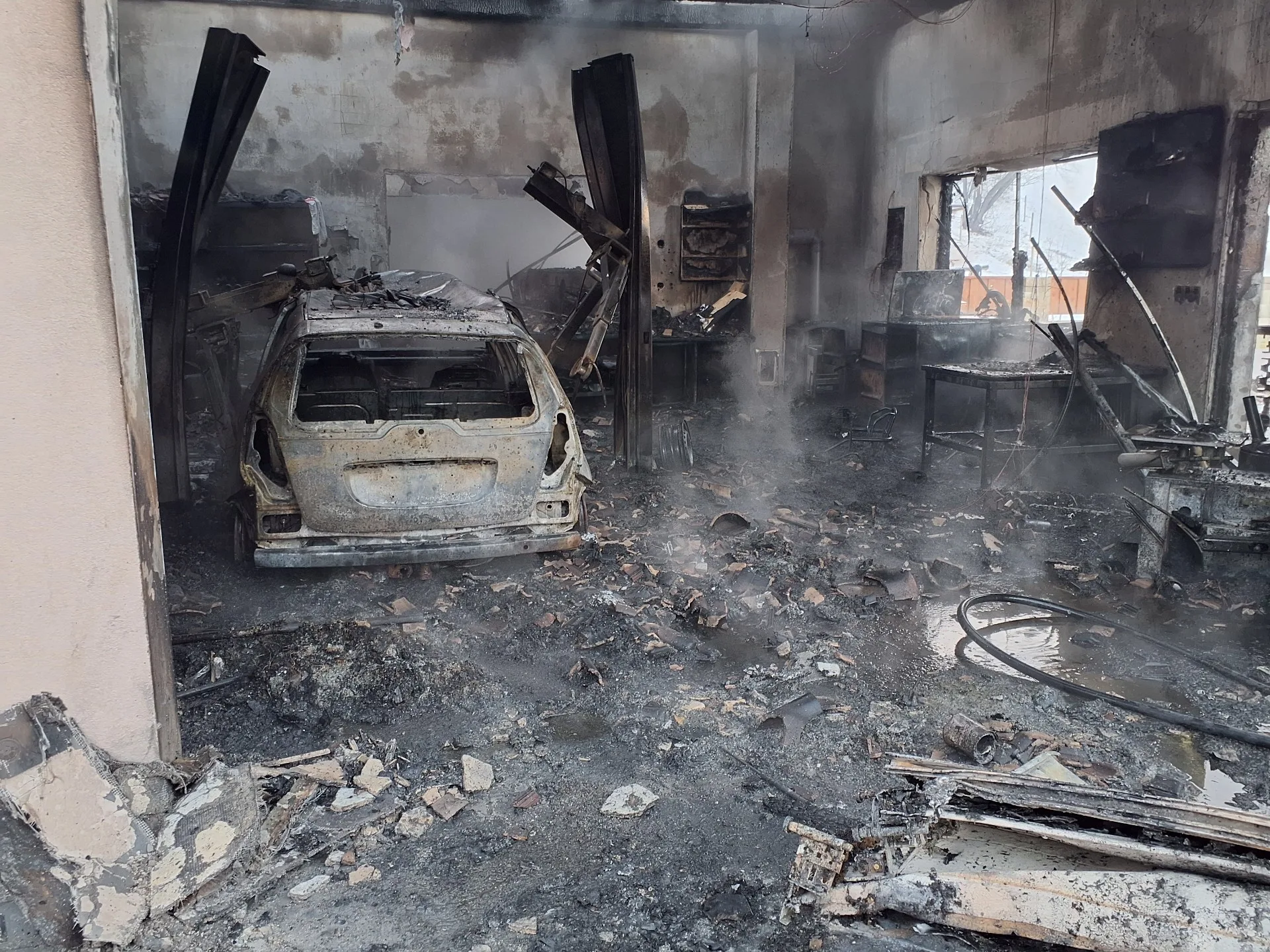 požiar v obci Beluša