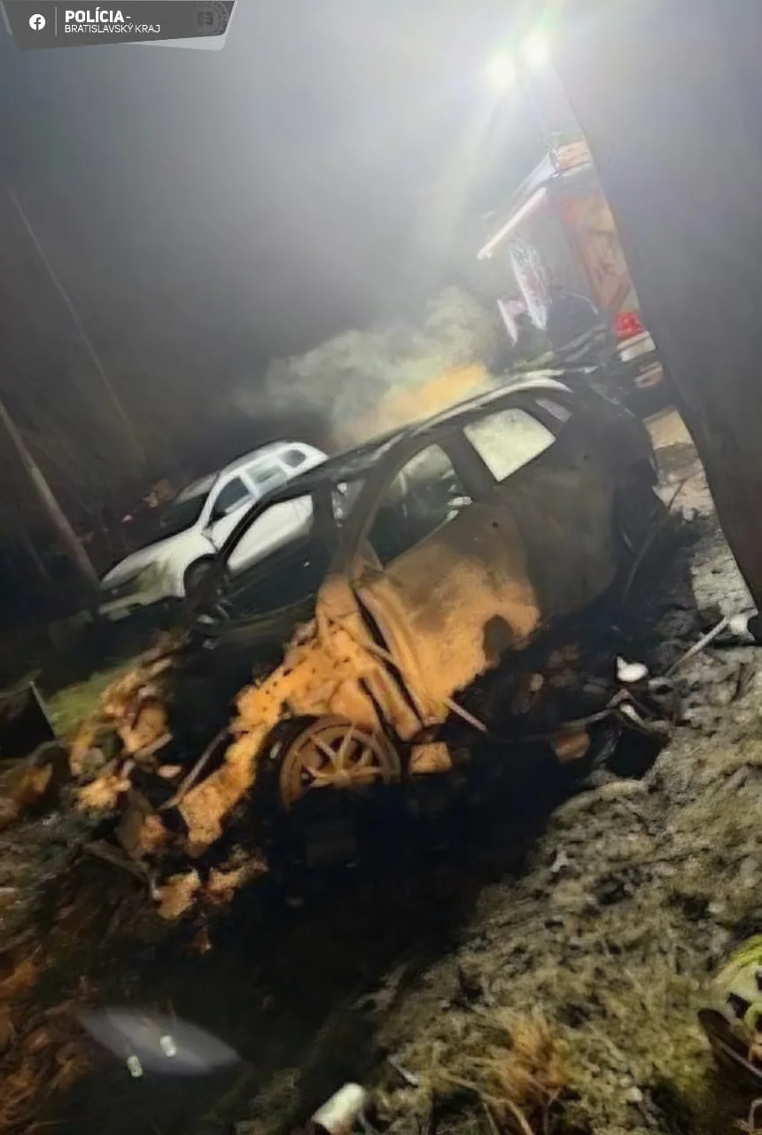 auto, požiar, Bratislava