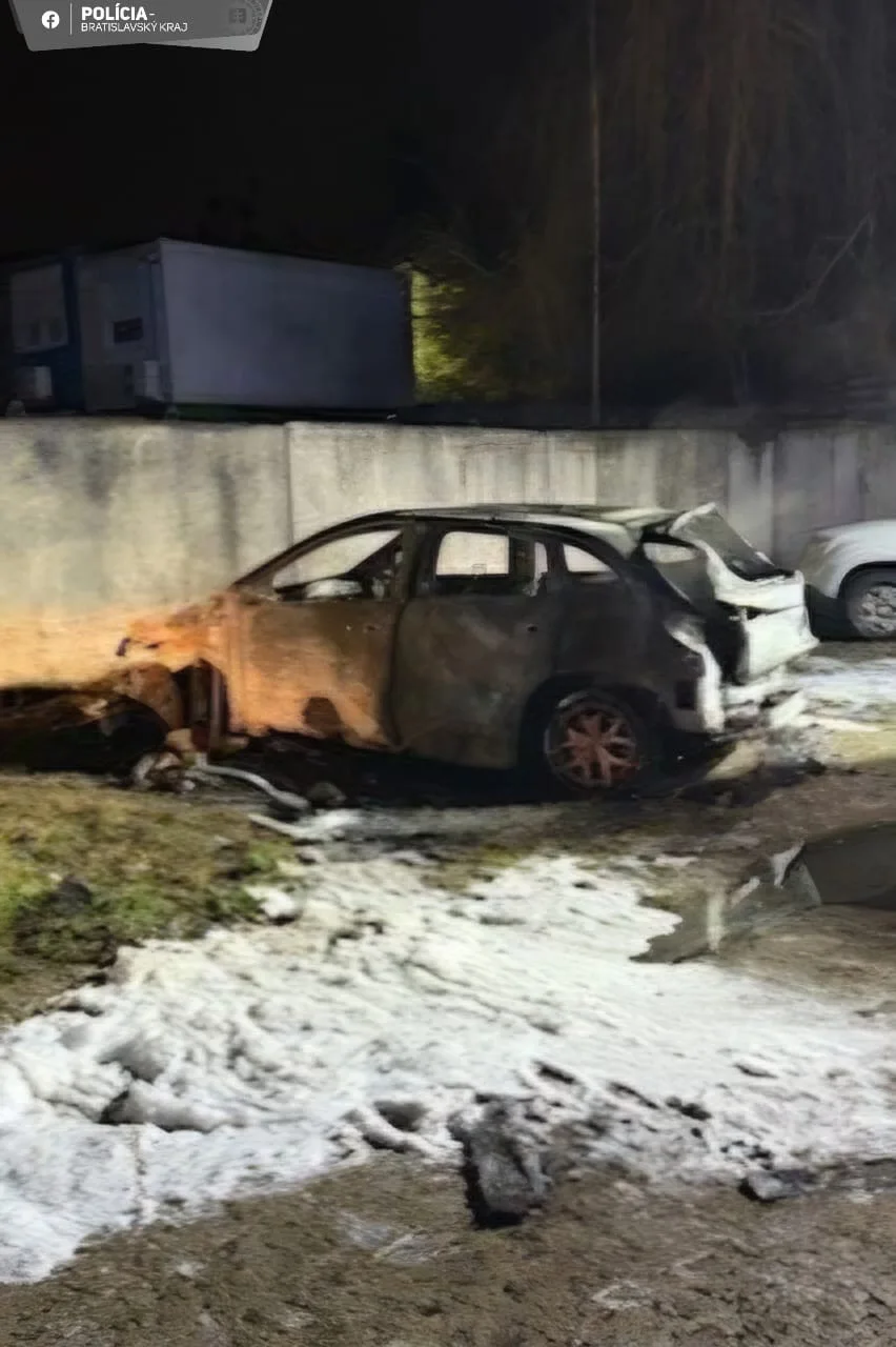 auto, požiar, Bratislava